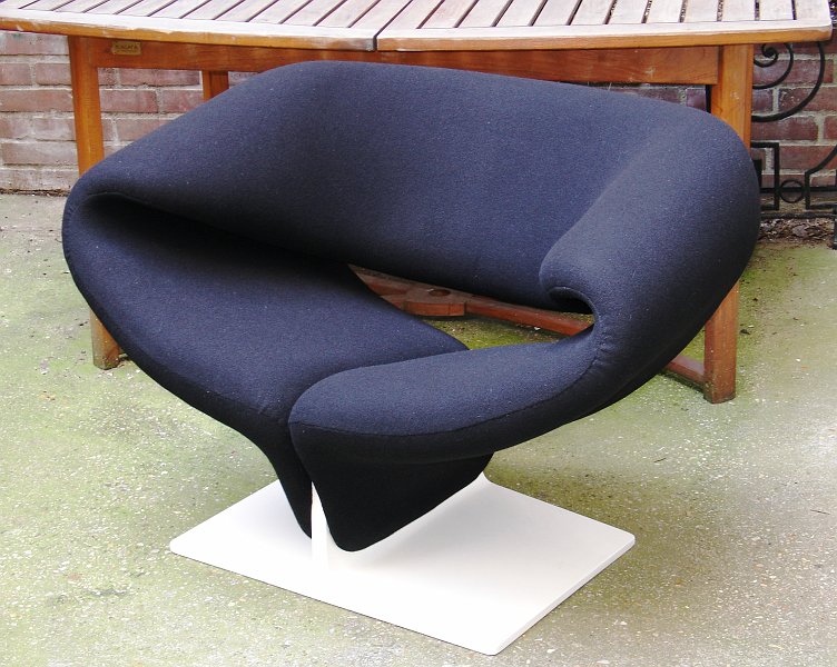 001B RIBBON CHAIR PIERRE PAULIN 582.JPG